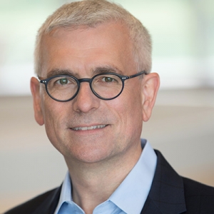 <center>Oliver Klink</center>