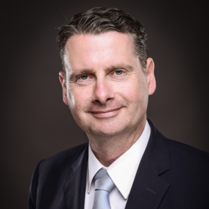 <center>Prof. Dr. Ralf Wandmacher</center>
